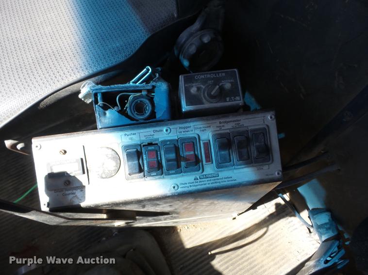 image for item J8646 1995 Ford LT9000 ready mix truck