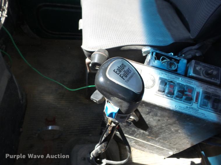 image for item J8646 1995 Ford LT9000 ready mix truck