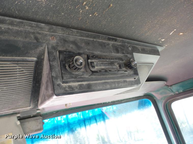 image for item J8646 1995 Ford LT9000 ready mix truck