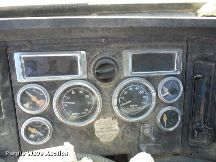 image for item J8646 1995 Ford LT9000 ready mix truck