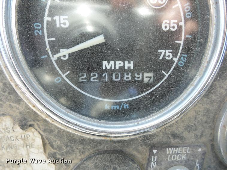 image for item J8646 1995 Ford LT9000 ready mix truck