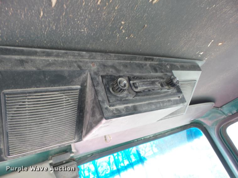 image for item J8646 1995 Ford LT9000 ready mix truck