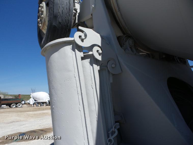 image for item J8646 1995 Ford LT9000 ready mix truck