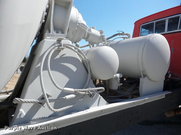 image for item J8646 1995 Ford LT9000 ready mix truck