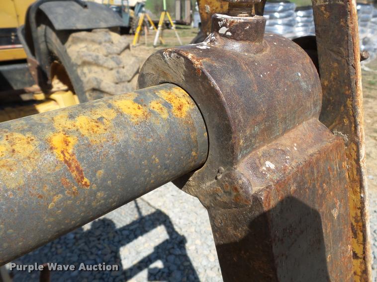 image for item K3284 Caterpillar TH83 telehandler