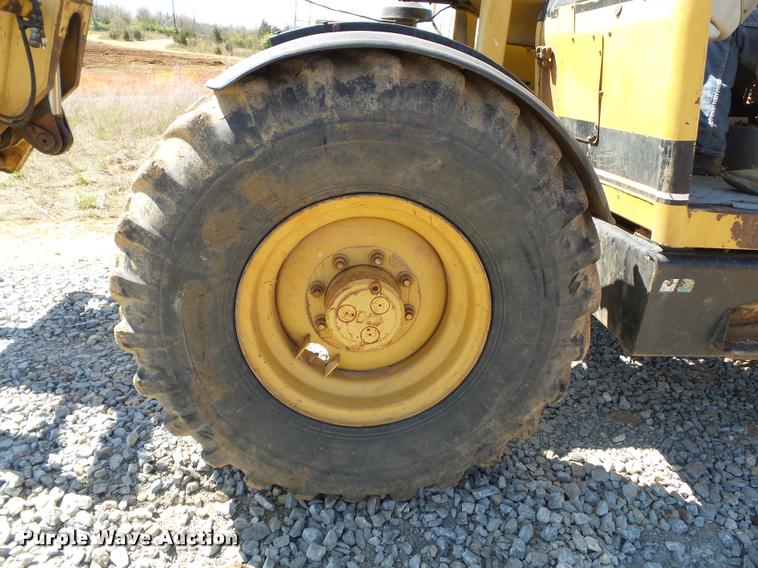 image for item K3284 Caterpillar TH83 telehandler