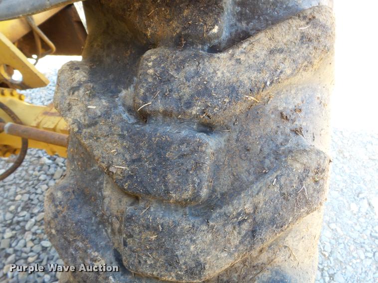 image for item K3284 Caterpillar TH83 telehandler