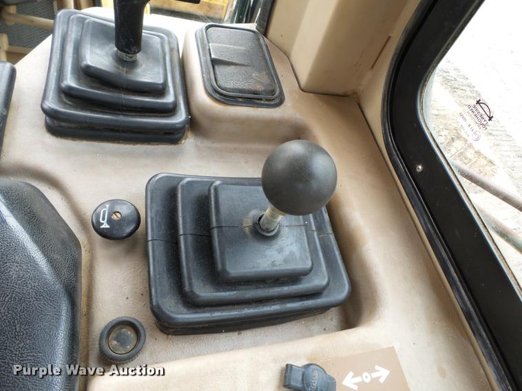 image for item K3288 2002 Caterpillar D5M LGP dozer