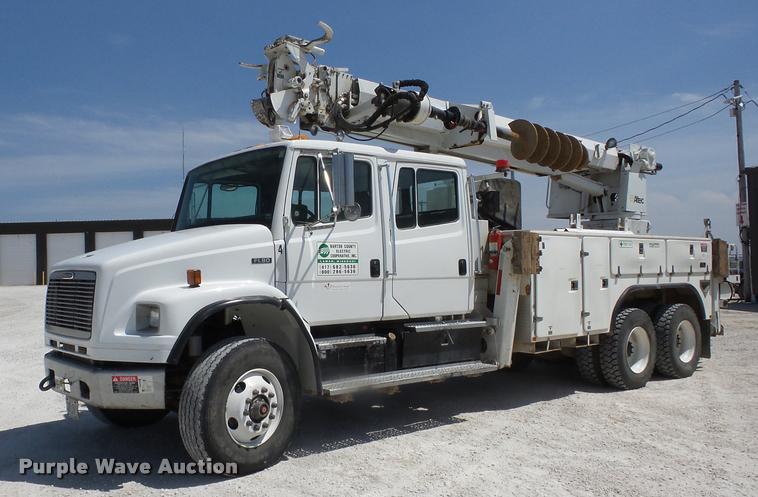 image for item K6476 2002 Freightliner FL80 digger derrick truck
