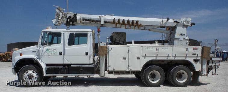 image for item K6476 2002 Freightliner FL80 digger derrick truck
