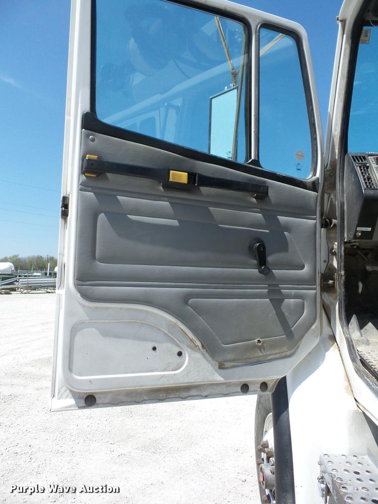 image for item K6476 2002 Freightliner FL80 digger derrick truck