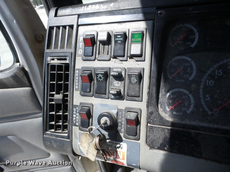 image for item K6476 2002 Freightliner FL80 digger derrick truck