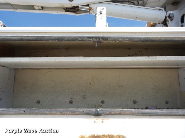 image for item K6476 2002 Freightliner FL80 digger derrick truck