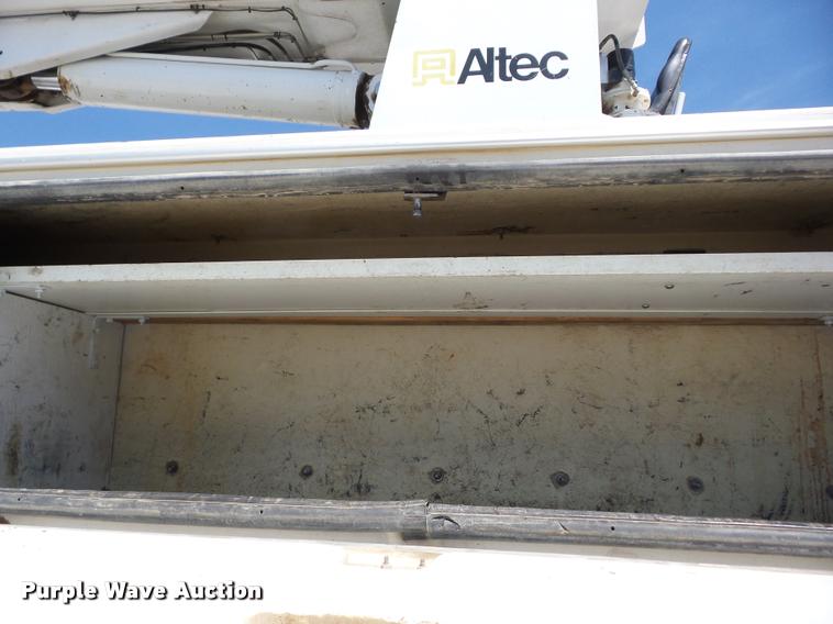 image for item K6476 2002 Freightliner FL80 digger derrick truck