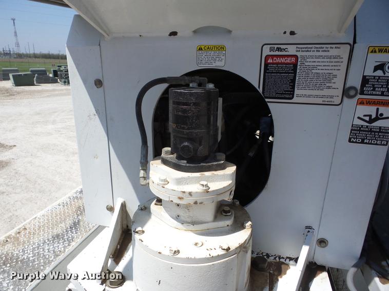 image for item K6476 2002 Freightliner FL80 digger derrick truck