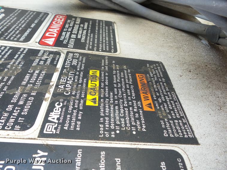 image for item K6476 2002 Freightliner FL80 digger derrick truck