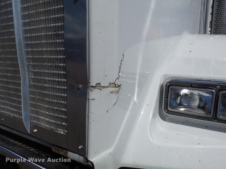 image for item K7681 2005 Kenworth T800B dump truck