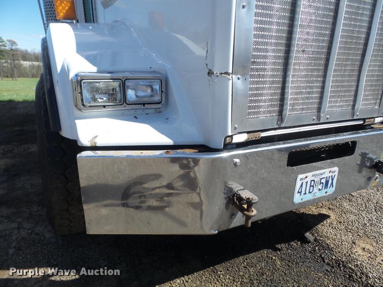 image for item K7681 2005 Kenworth T800B dump truck