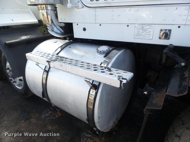 image for item K7681 2005 Kenworth T800B dump truck