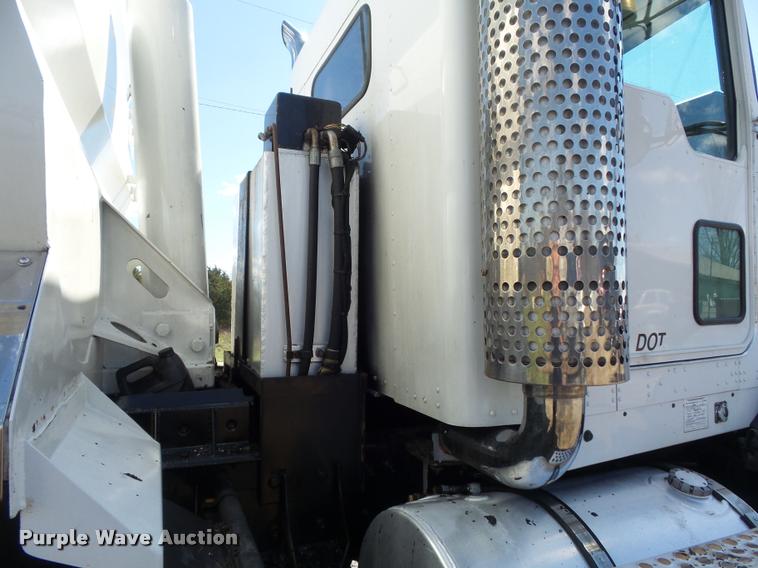image for item K7681 2005 Kenworth T800B dump truck