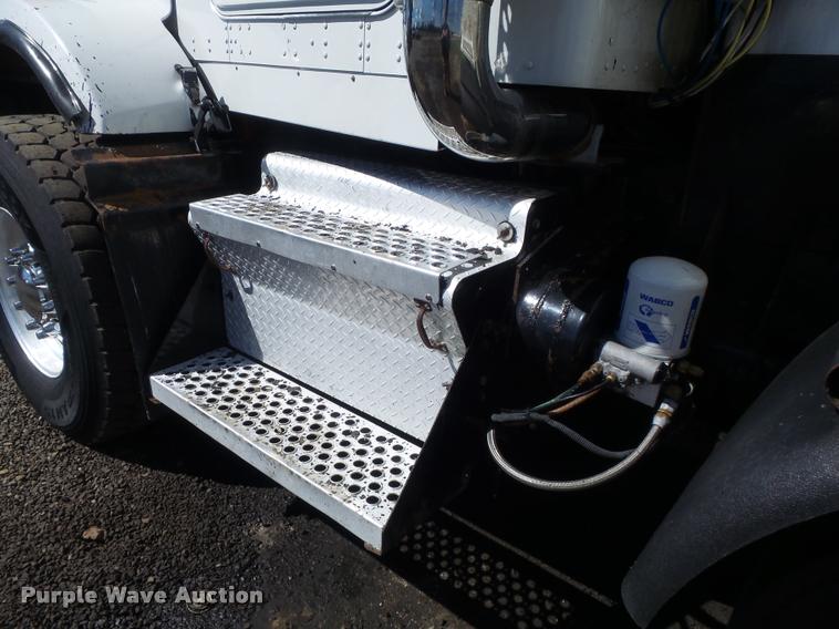 image for item K7681 2005 Kenworth T800B dump truck