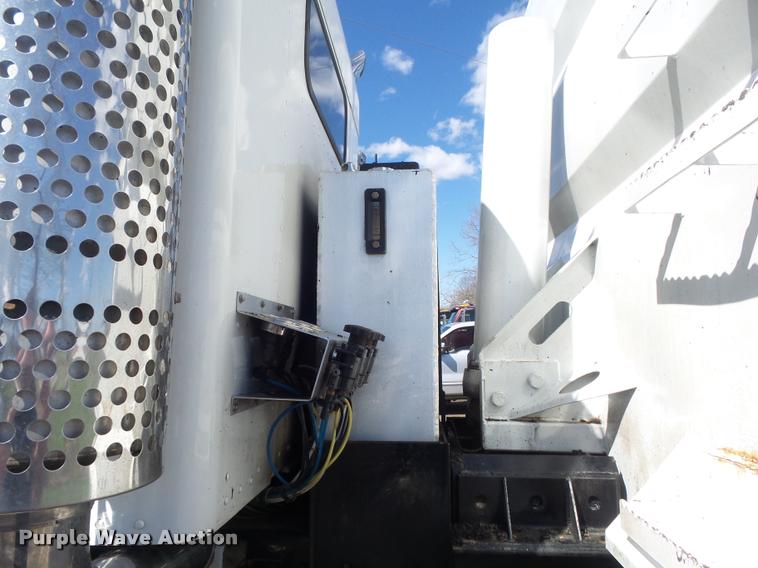 image for item K7681 2005 Kenworth T800B dump truck