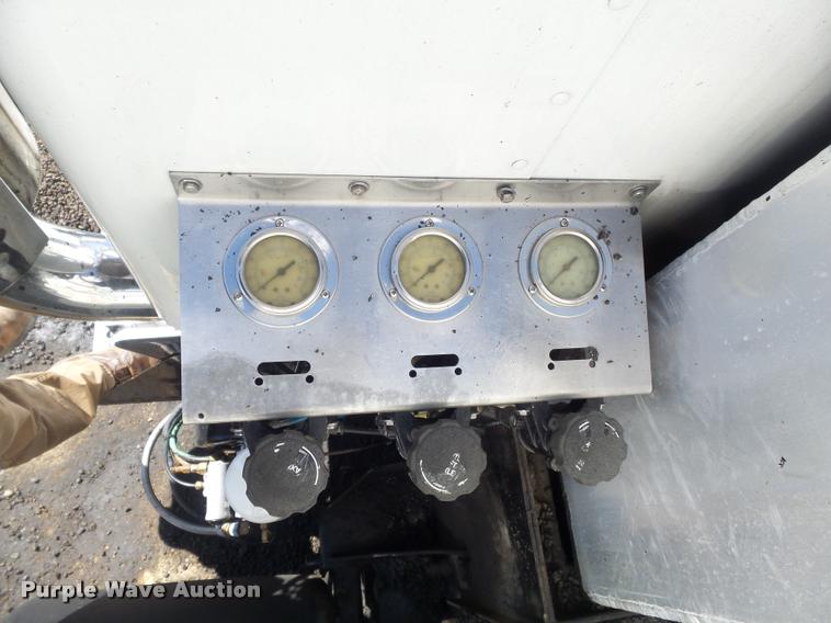 image for item K7681 2005 Kenworth T800B dump truck