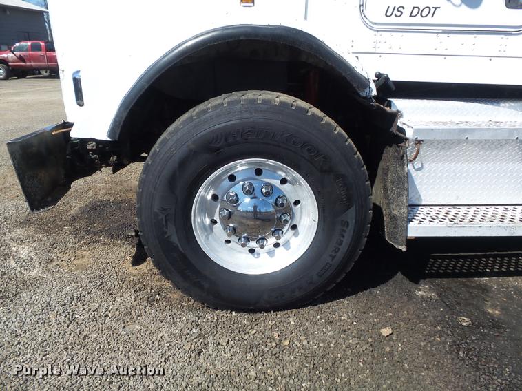 image for item K7681 2005 Kenworth T800B dump truck