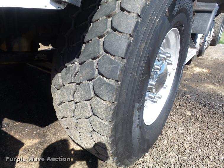 image for item K7681 2005 Kenworth T800B dump truck