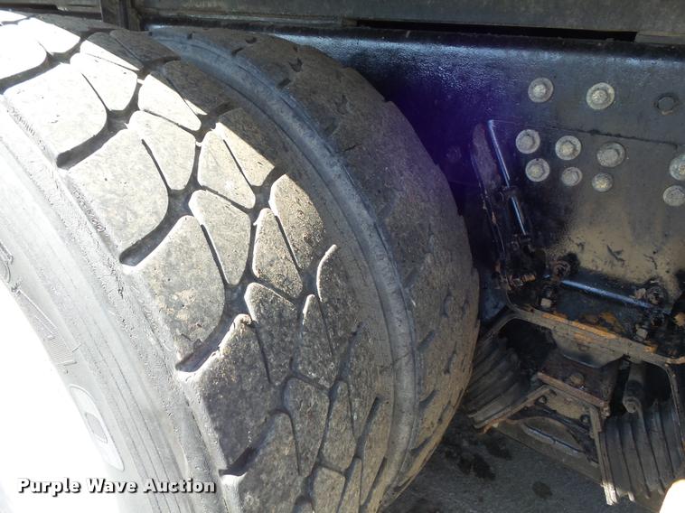 image for item K7681 2005 Kenworth T800B dump truck