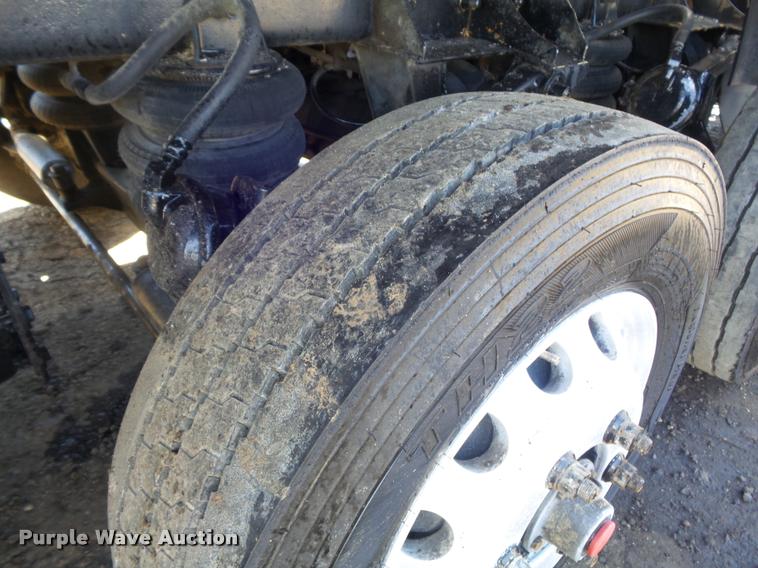 image for item K7681 2005 Kenworth T800B dump truck