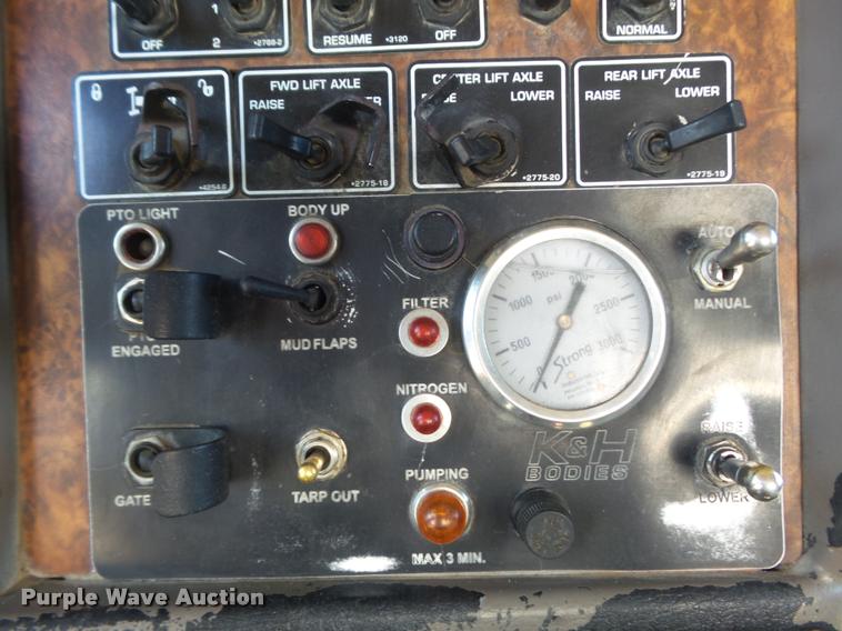 image for item K7681 2005 Kenworth T800B dump truck