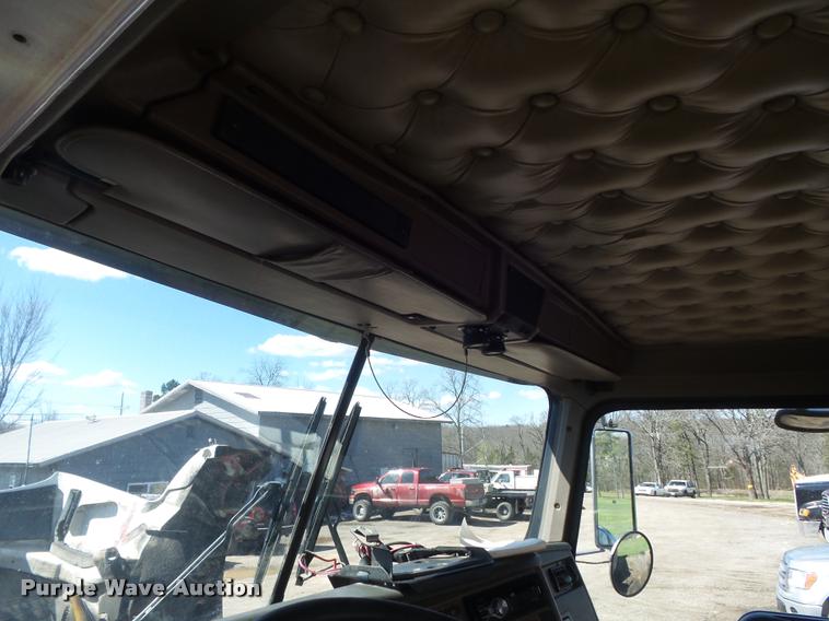 image for item K7681 2005 Kenworth T800B dump truck