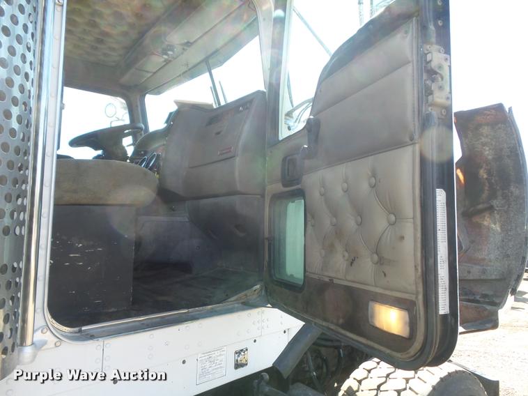 image for item K7681 2005 Kenworth T800B dump truck