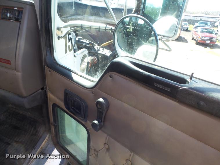 image for item K7681 2005 Kenworth T800B dump truck