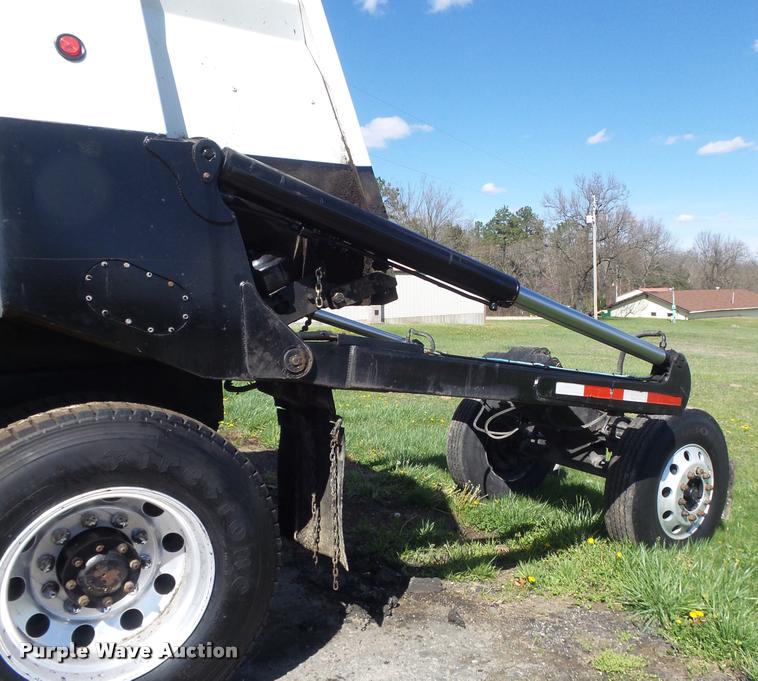 image for item K7681 2005 Kenworth T800B dump truck