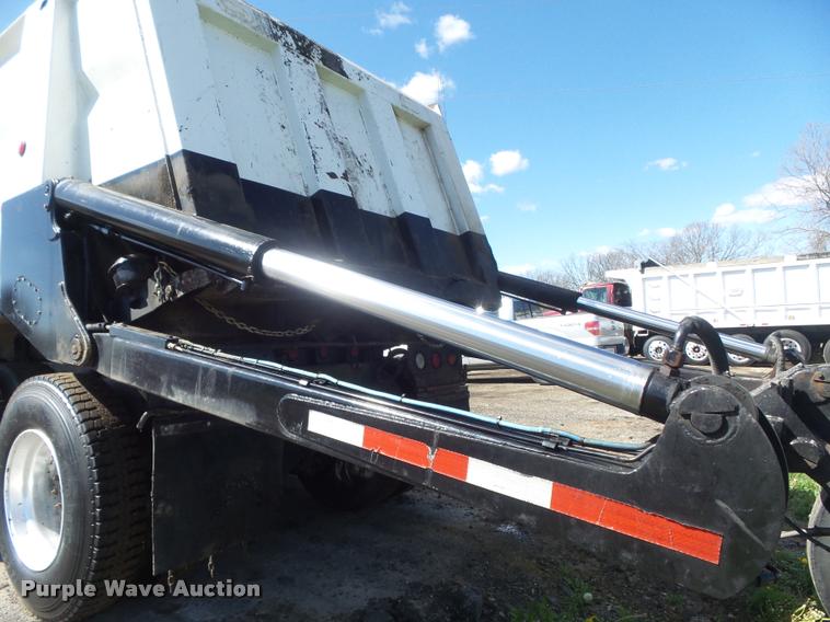 image for item K7681 2005 Kenworth T800B dump truck