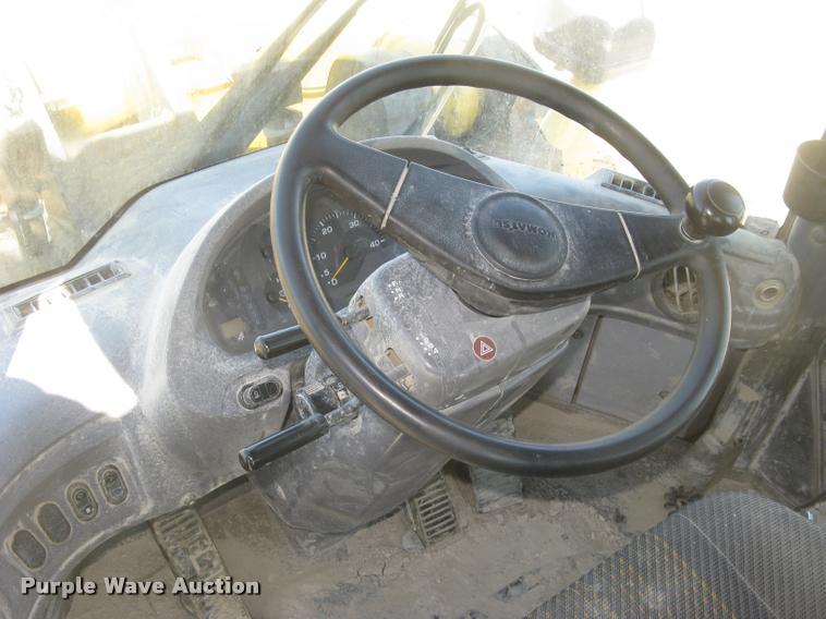 image for item L2384 2010 Komatsu WA480 wheel loader