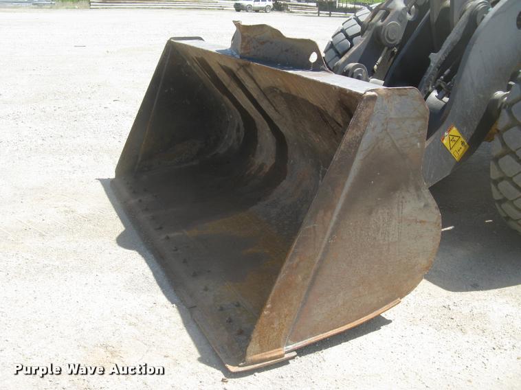 image for item L2385 2009 Volvo L90F wheel loader