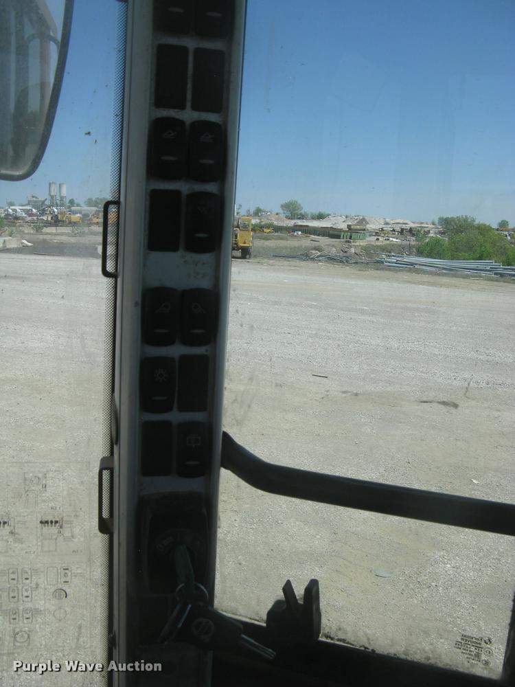 image for item L2385 2009 Volvo L90F wheel loader