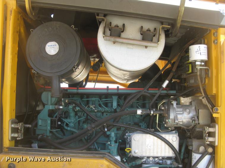 image for item L2385 2009 Volvo L90F wheel loader