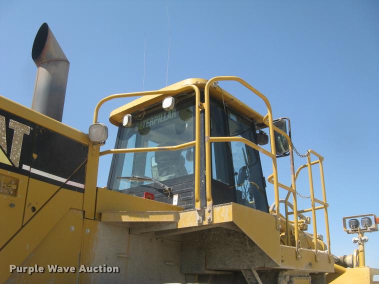 image for item L2387 2004 Caterpillar 988G wheel loader