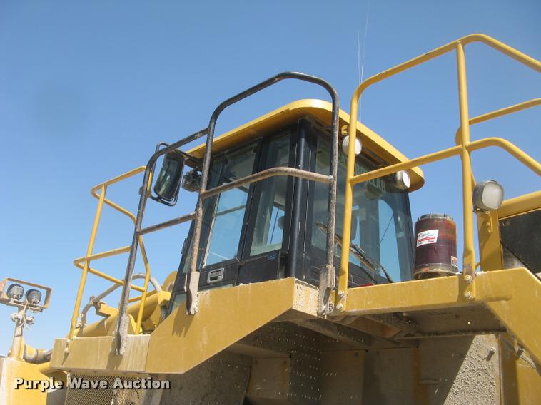 image for item L2387 2004 Caterpillar 988G wheel loader