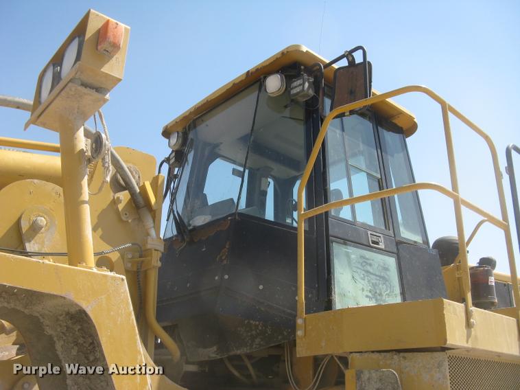 image for item L2387 2004 Caterpillar 988G wheel loader