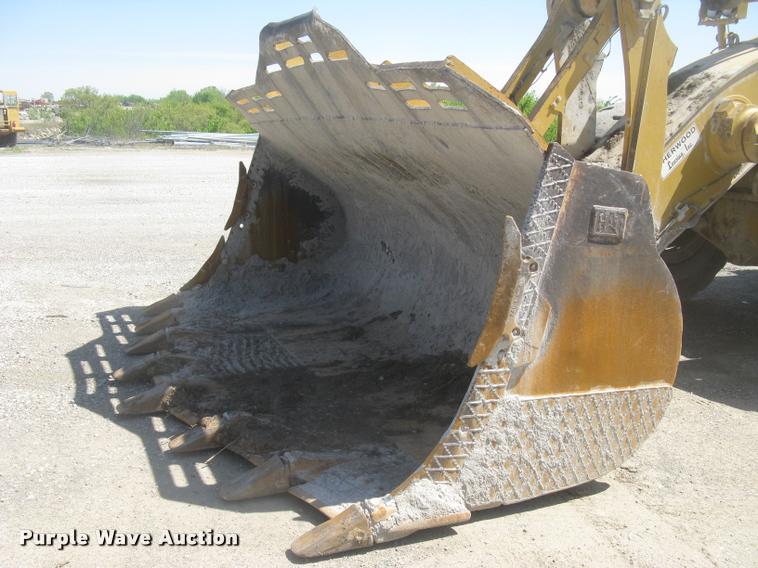 image for item L2387 2004 Caterpillar 988G wheel loader