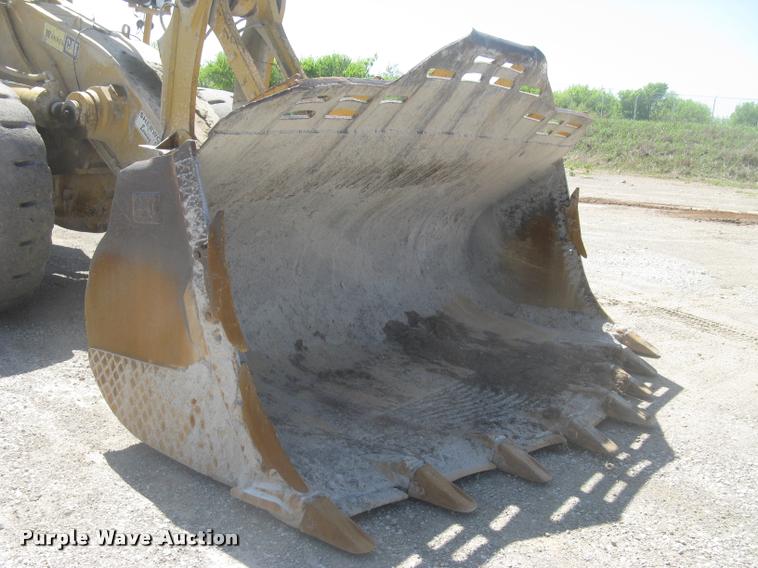 image for item L2387 2004 Caterpillar 988G wheel loader