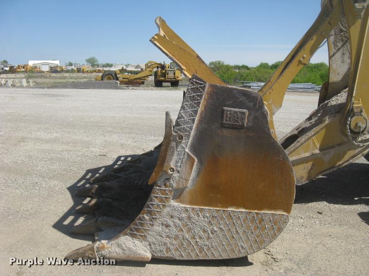 image for item L2387 2004 Caterpillar 988G wheel loader