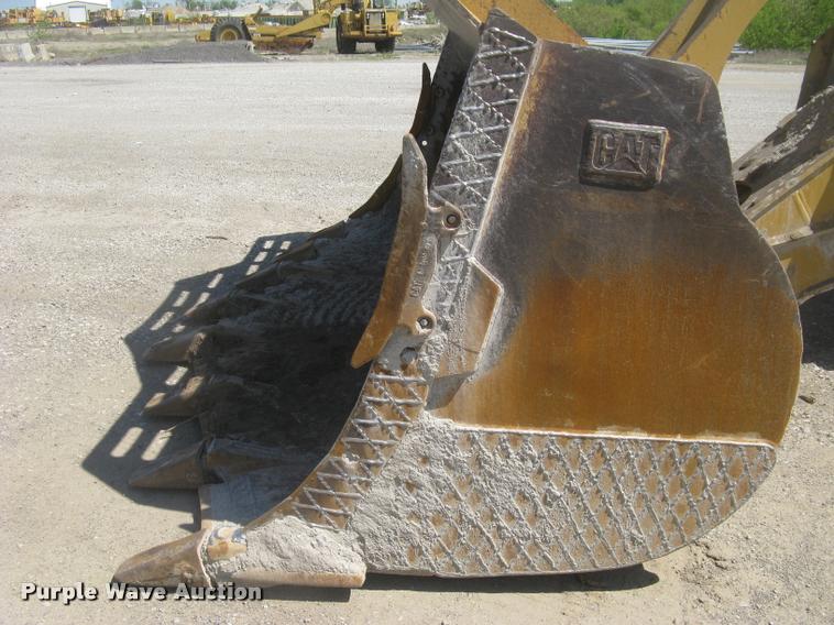 image for item L2387 2004 Caterpillar 988G wheel loader