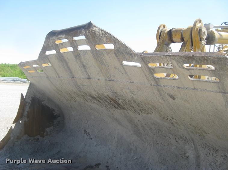 image for item L2387 2004 Caterpillar 988G wheel loader