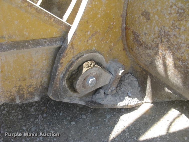 image for item L2387 2004 Caterpillar 988G wheel loader